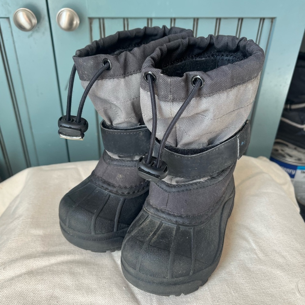 Columbia Black and Gray Waterproof Boots 7T toddler snow boot